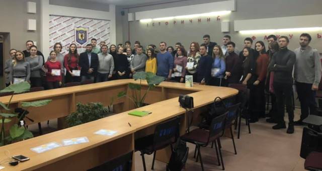 Спільне фото учасників семінару-презентації